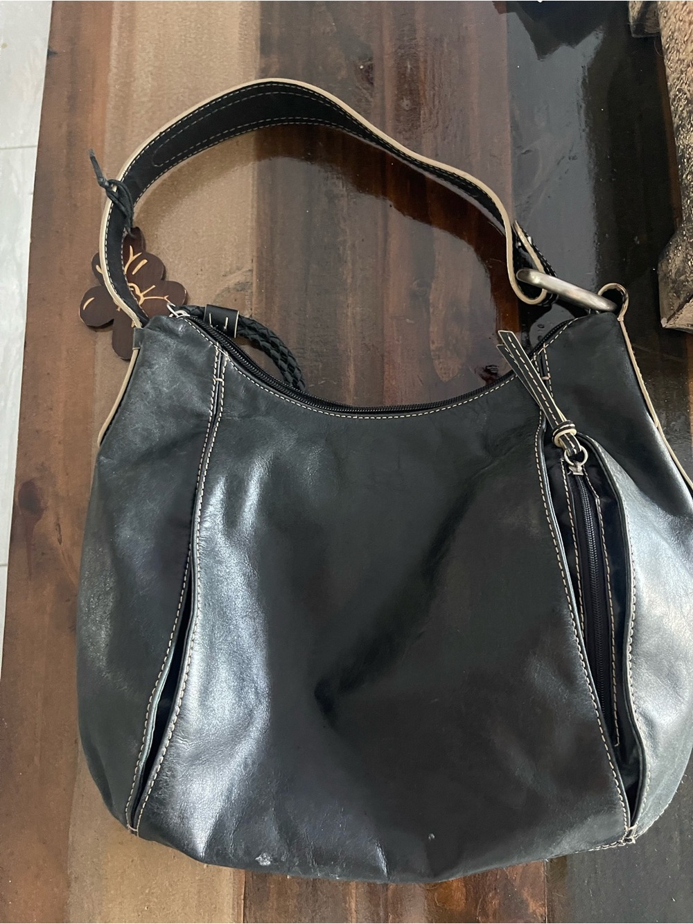 Franklin Covey Black Leather Shoulder Bag with Contrast Stitching